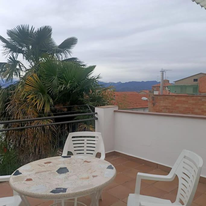 Roc De La Mel Apartment Caserras Bagian luar foto